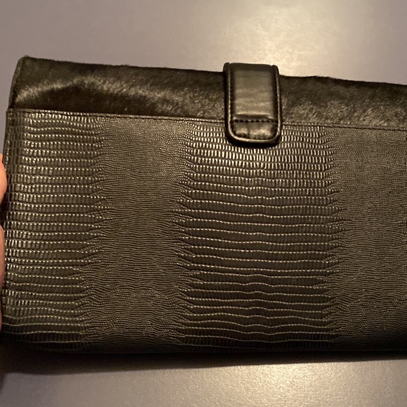 BCBG MAXAZRIA LARGE COWHIDE CLUTCH WITH REAL FUR & lock - Picture 5 of 12